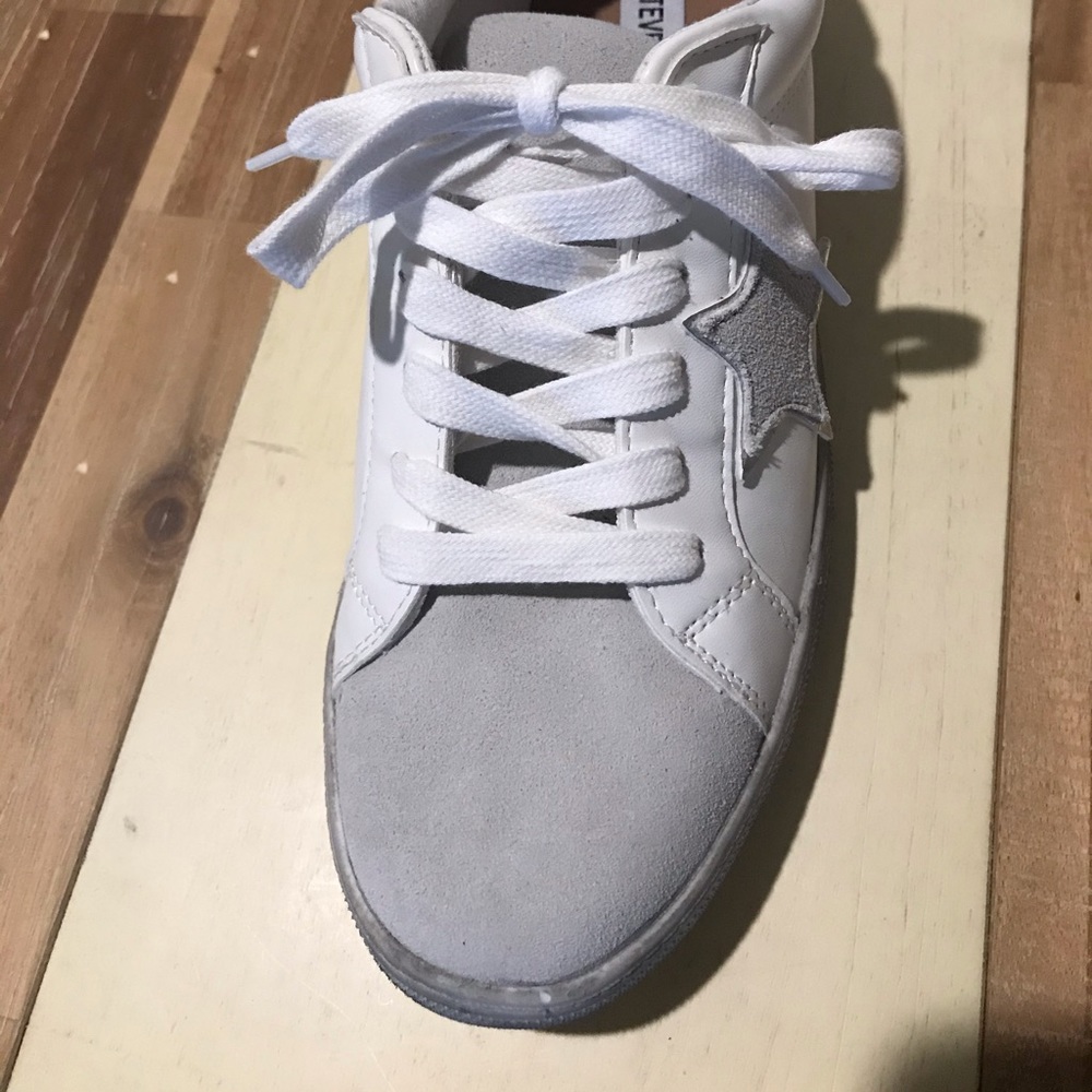 Steve Madden Zoom Sneaker